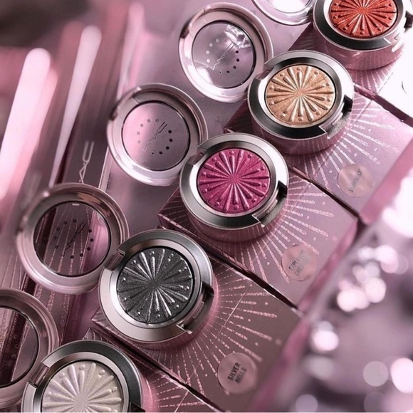 MAC Cosmetics Eyeshadow “Silver Bells” Frosted Fireworks Collection Silver NWB - Picture 2 of 11